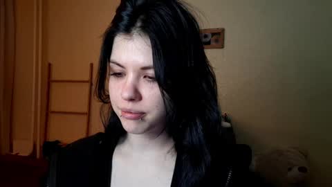Mia online show from March 13, 2026, 4:02 pm