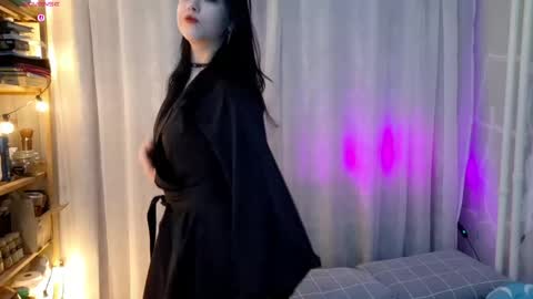 Mia online show from May 11, 2026, 3:18 pm