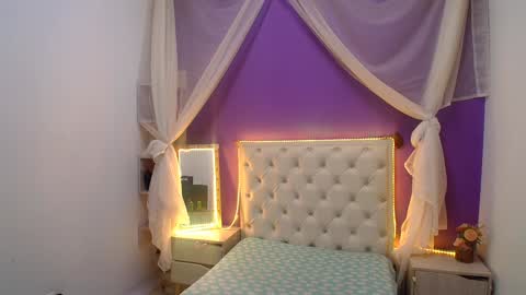 Ingrid petite online show from December 17, 2024, 10:54 pm