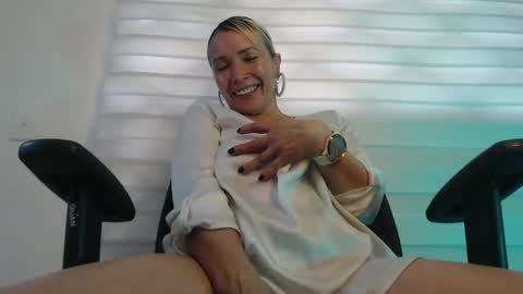 Snapshot of ingridbergman chatting on March 5, 2025, 1:50 pm            online show from March 5, 2025, 1:50 pm