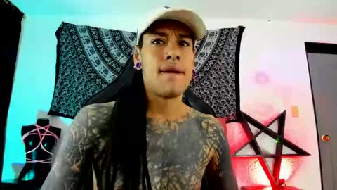 Snapshot of ink_u_buzz chatting on February 2, 2025, 4:59 am Dani online show from February 2, 2025, 4:59 am