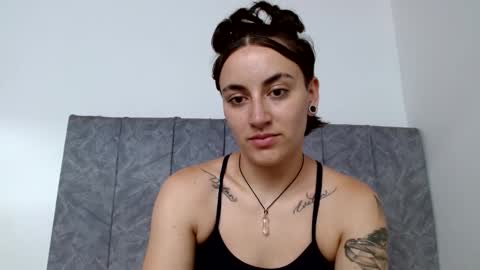 lyan onlyfans n linda online show from October 13, 2025, 7:25 pm