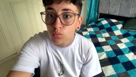 lyan onlyfans n linda online show from May 13, 2026, 4:37 pm