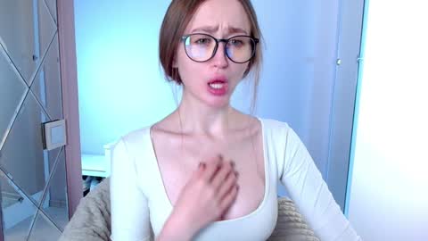 Lina online show from December 10, 2024, 11:43 am