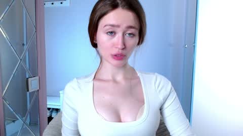 Lina online show from December 15, 2024, 11:55 am