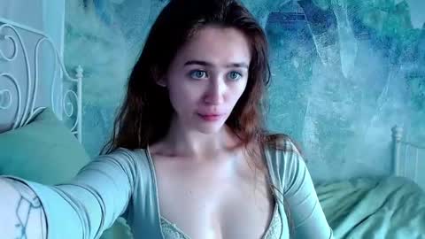 Lina online show from May 8, 2026, 2:22 pm