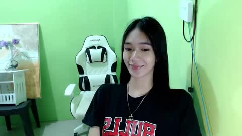 Snapshot of innocent_reign69 chatting on November 7, 2025, 9:48 pm Reign online show from November 7, 2025, 9:48 pm