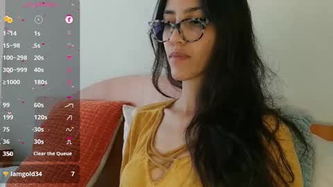 Snapshot of innocentlatiina chatting on December 5, 2024, 10:34 pm Laroa online show from December 5, 2024, 10:34 pm