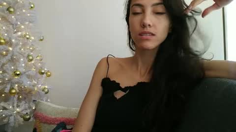 Snapshot of innocentlatiina chatting on December 15, 2024, 5:10 pm Laroa online show from December 15, 2024, 5:10 pm