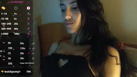 Snapshot of innocentlatiina chatting on December 17, 2024, 1:39 am Laroa online show from December 17, 2024, 1:39 am