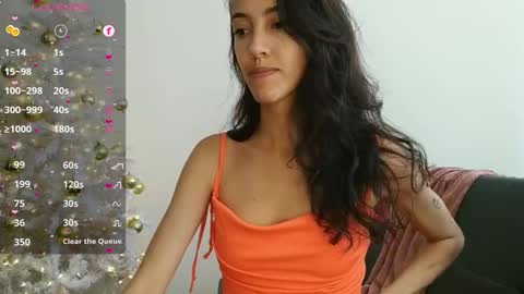 Snapshot of innocentlatiina chatting on January 3, 2025, 6:46 pm Laroa online show from January 3, 2025, 6:46 pm