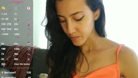 Snapshot of innocentlatiina chatting on January 3, 2025, 9:57 pm Laroa online show from January 3, 2025, 9:57 pm