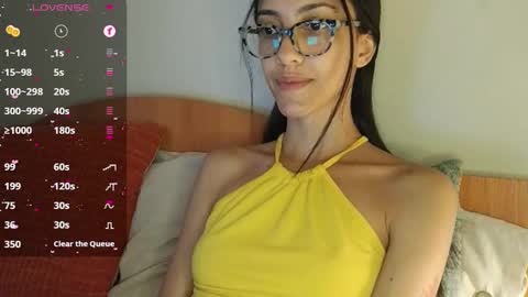 Snapshot of innocentlatiina chatting on January 27, 2025, 11:54 pm Laroa online show from January 27, 2025, 11:54 pm