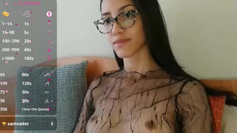 Snapshot of innocentlatiina chatting on January 28, 2025, 11:07 pm Laroa online show from January 28, 2025, 11:07 pm