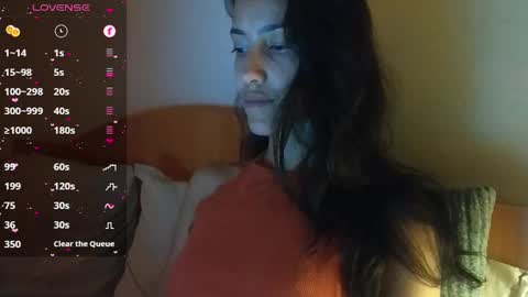 Snapshot of innocentlatiina chatting on February 18, 2025, 12:37 am Laroa online show from February 18, 2025, 12:37 am