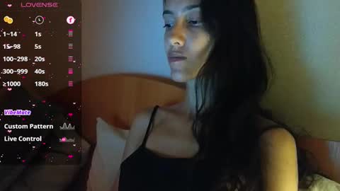 Snapshot of innocentlatiina chatting on February 21, 2025, 12:05 am Laroa online show from February 21, 2025, 12:05 am