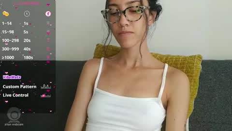 Snapshot of innocentlatiina chatting on February 22, 2025, 3:36 pm Laroa online show from February 22, 2025, 3:36 pm