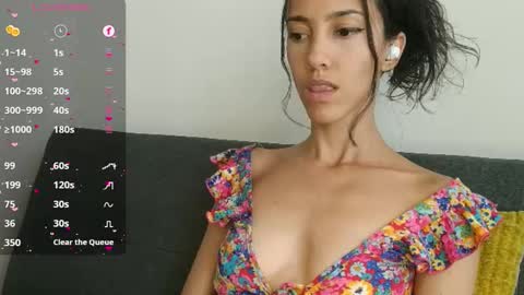 Snapshot of innocentlatiina chatting on February 24, 2025, 3:42 pm Laroa online show from February 24, 2025, 3:42 pm