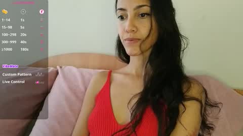 Snapshot of innocentlatiina chatting on September 15, 2025, 10:10 pm Laroa online show from September 15, 2025, 10:10 pm