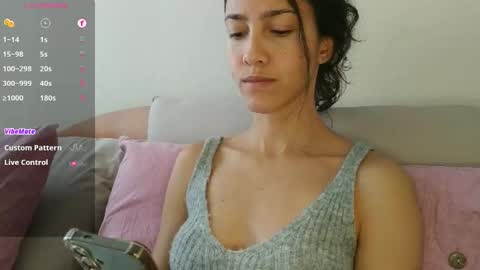 Snapshot of innocentlatiina chatting on October 3, 2025, 5:32 pm Laroa online show from October 3, 2025, 5:32 pm