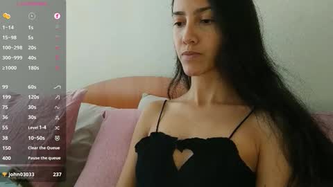 Snapshot of innocentlatiina chatting on October 7, 2025, 4:48 pm Laroa online show from October 7, 2025, 4:48 pm