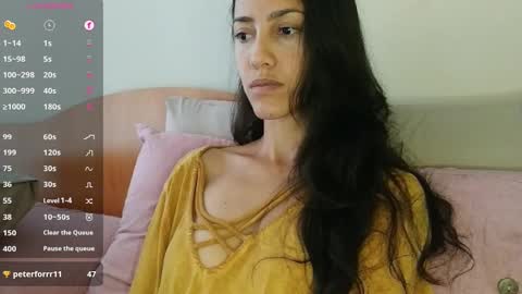 Snapshot of innocentlatiina chatting on October 13, 2025, 10:32 pm Laroa online show from October 13, 2025, 10:32 pm