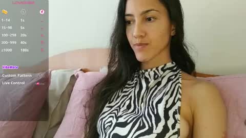 Snapshot of innocentlatiina chatting on October 14, 2025, 6:42 pm Laroa online show from October 14, 2025, 6:42 pm