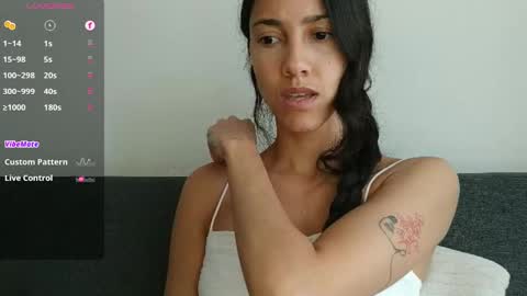 Snapshot of innocentlatiina chatting on October 23, 2025, 5:01 pm Laroa online show from October 23, 2025, 5:01 pm