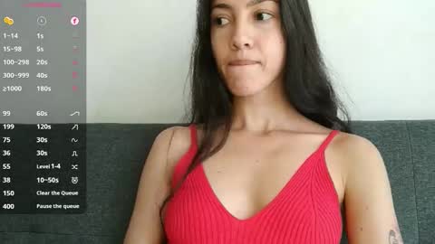 Snapshot of innocentlatiina chatting on October 27, 2025, 8:35 pm Laroa online show from October 27, 2025, 8:35 pm