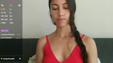 Snapshot of innocentlatiina chatting on October 29, 2025, 9:27 pm Laroa online show from October 29, 2025, 9:27 pm