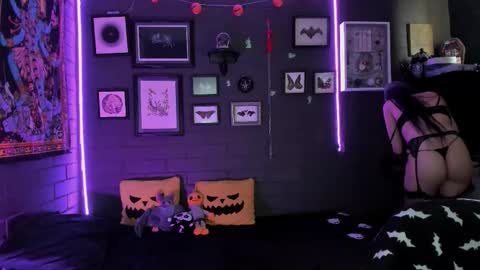   SANIA  online show from October 23, 2025, 5:44 pm