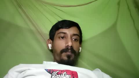 interne8famous online show from November 1, 2025, 1:46 pm