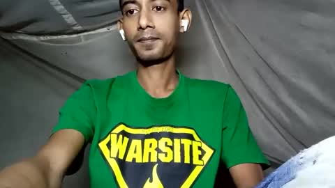 interne8famous online show from November 9, 2025, 4:05 pm