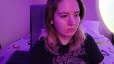 Snapshot of internetfairy_xo chatting on December 2, 2025, 8:19 am Faye online show from December 2, 2025, 8:19 am