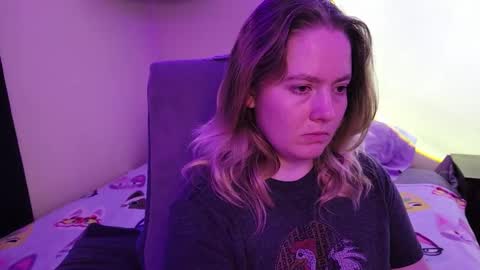 Snapshot of internetfairy_xo chatting on January 17, 2026, 3:22 am Faye online show from January 17, 2026, 3:22 am