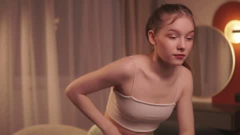 Avie online show from April 9, 2026, 6:24 pm