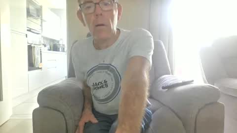 inthemood63 online show from September 15, 2025, 3:45 pm