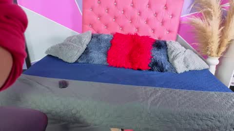 Snapshot of invincible200 chatting on October 3, 2025, 2:36 pm invincible200 online show from October 3, 2025, 2:36 pm