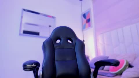 io_chie_ online show from March 19, 2026, 3:54 am