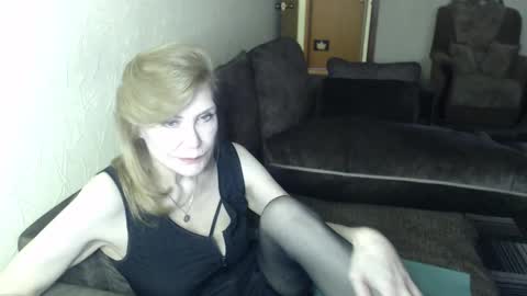 Snapshot of irenalegs chatting on March 21, 2026, 9:36 am irenalegs online show from March 21, 2026, 9:36 am