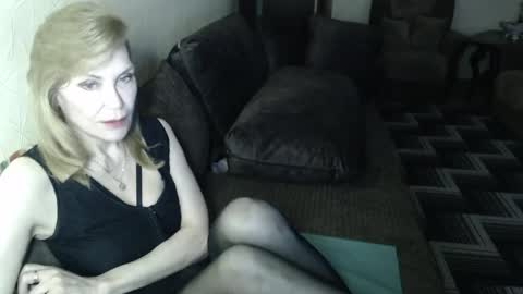 Snapshot of irenalegs chatting on April 20, 2026, 3:53 am irenalegs online show from April 20, 2026, 3:53 am