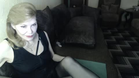 Snapshot of irenalegs chatting on April 21, 2026, 4:08 am irenalegs online show from April 21, 2026, 4:08 am
