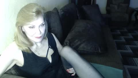 Snapshot of irenalegs chatting on April 27, 2026, 4:10 am irenalegs online show from April 27, 2026, 4:10 am