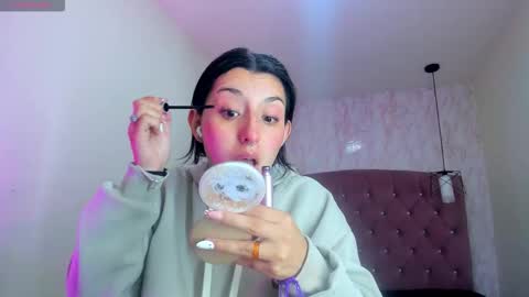 iris_77 online show from October 27, 2025, 6:56 pm