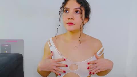 Snapshot of iris_caprice chatting on September 28, 2025, 2:06 am Instagram iris caprice online show from September 28, 2025, 2:06 am