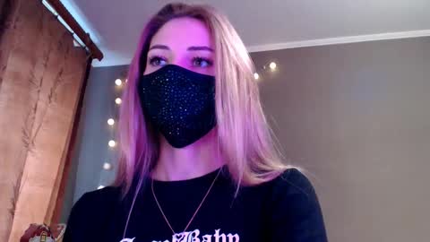 Lily online show from December 21, 2025, 12:45 pm