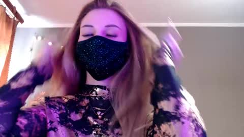 Lily online show from April 26, 2026, 1:20 pm