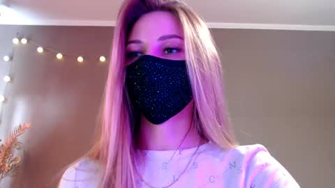 Lily online show from May 2, 2026, 2:44 pm