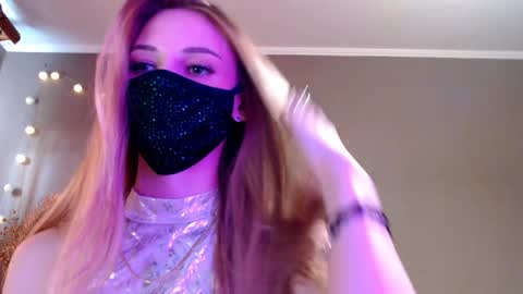 Lily online show from May 3, 2026, 4:02 pm