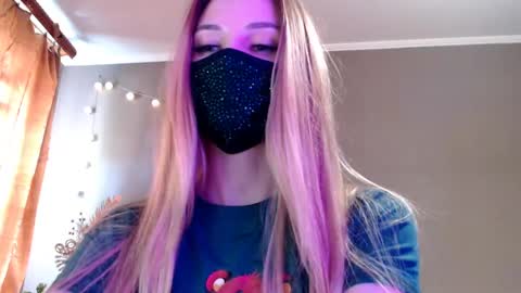 Lily online show from May 4, 2026, 2:24 pm